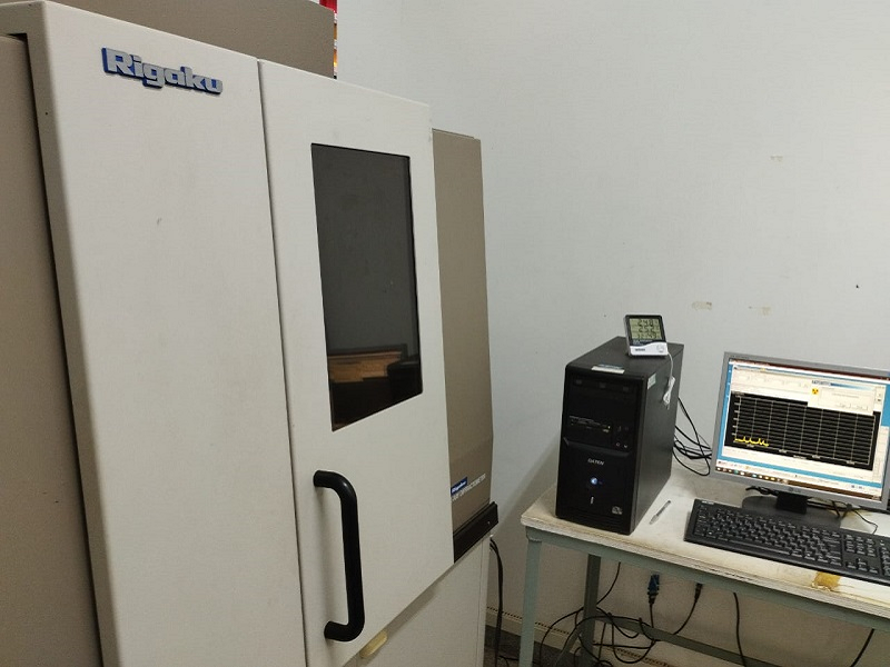 Laboratório de Difratometria de Raios X (Difratômetro Rigaku RINT PC DMAX Ultima+ ))